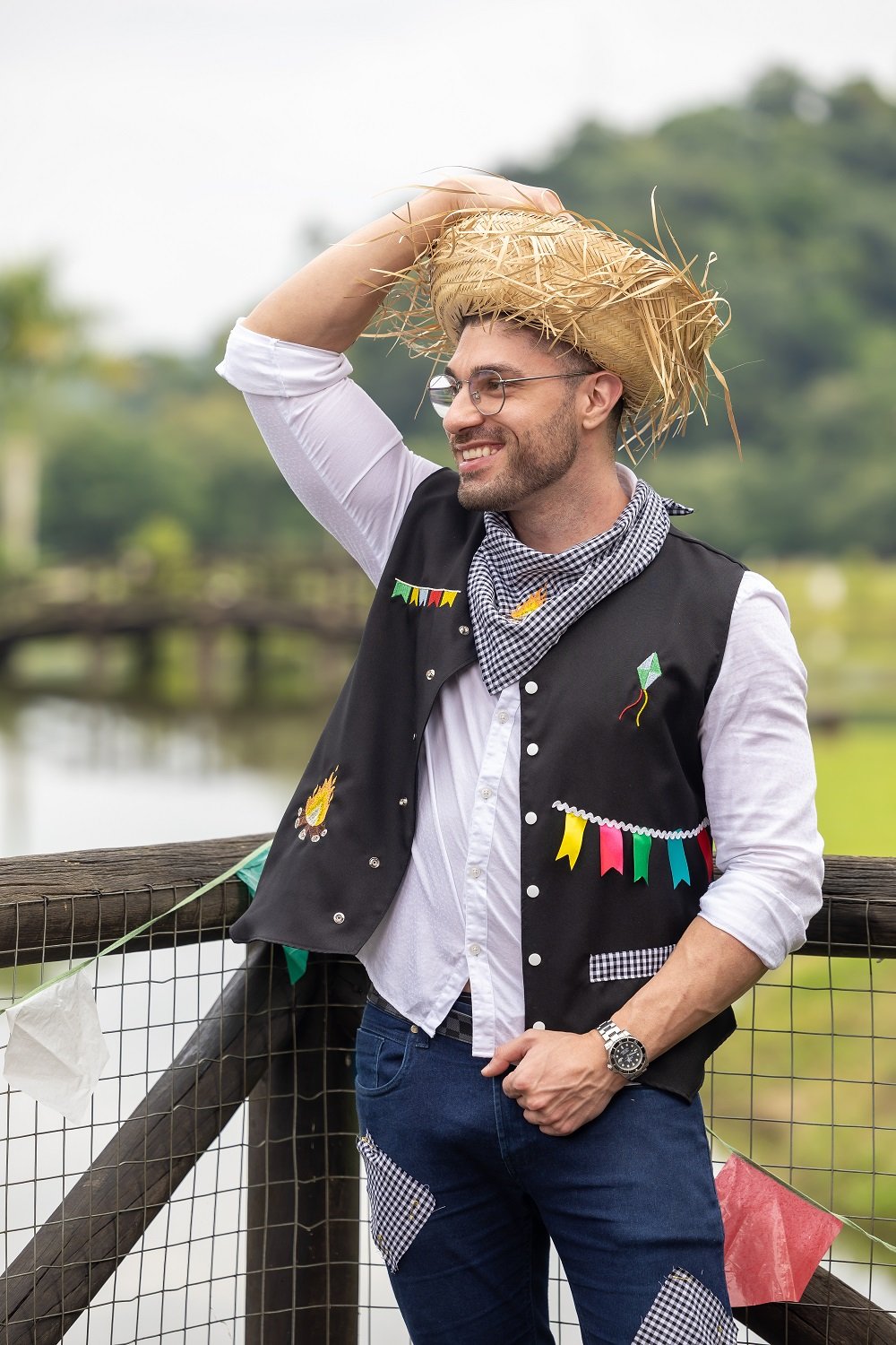 Colete Típico Junino Preto com Bordados